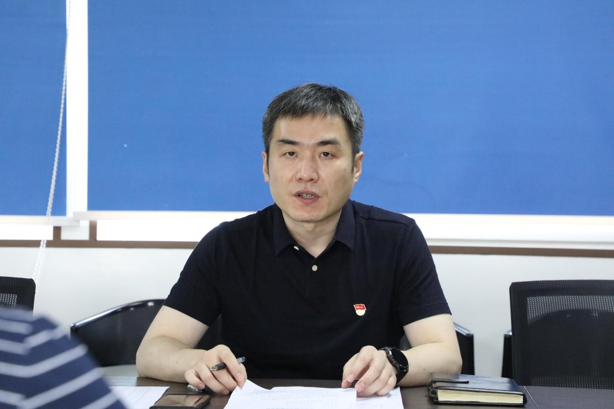 東龍市政黨支部召開入黨積極分子推選會(huì)議