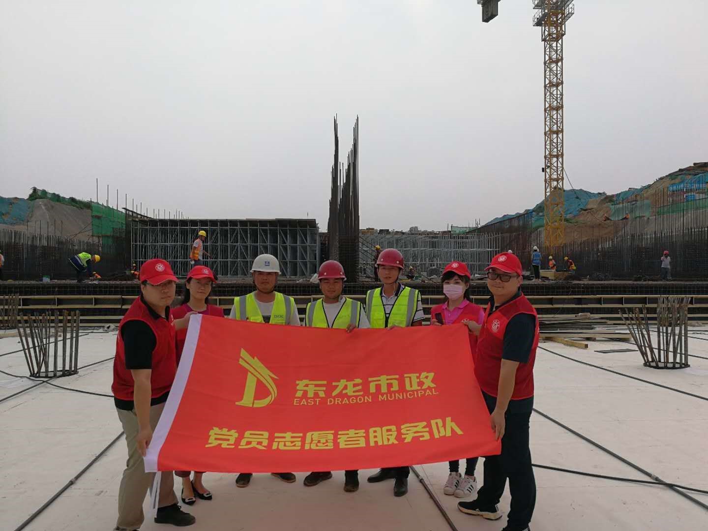 河南東龍市政工程有限公司 關(guān)于組織黨員志愿者宣傳夏季健康常識(shí)活動(dòng)的報(bào)告
